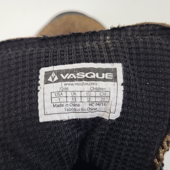 Kids Vasque Boots hiking lace-up lacing tall insulated rubber soles tread - Picture 2 of 13